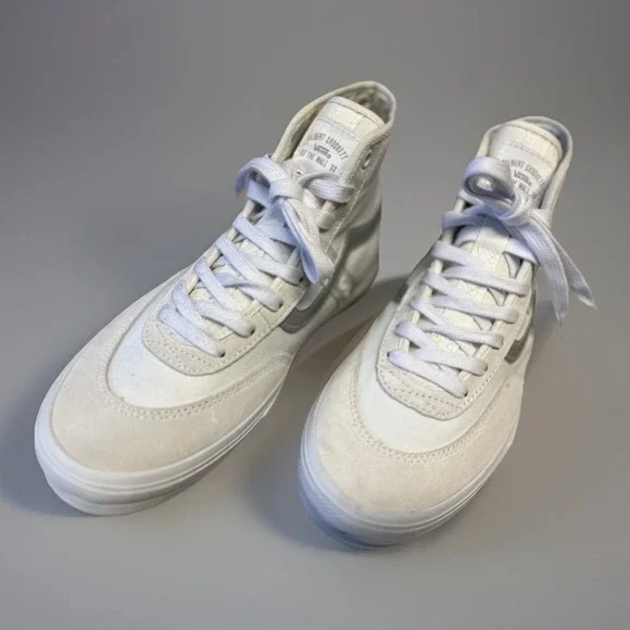 NWOB Vans Gilbert Crockett High Pro II White/Reflective Shoes Size 7 Women's 8.5